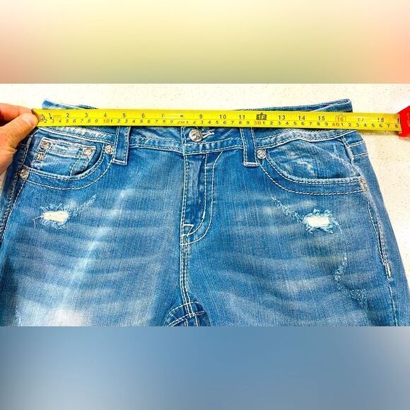 Miss Me Easy Crop Mid Rise Distressed Jeans 31x21.5 Bling Pockets EUC - Picture 9 of 13